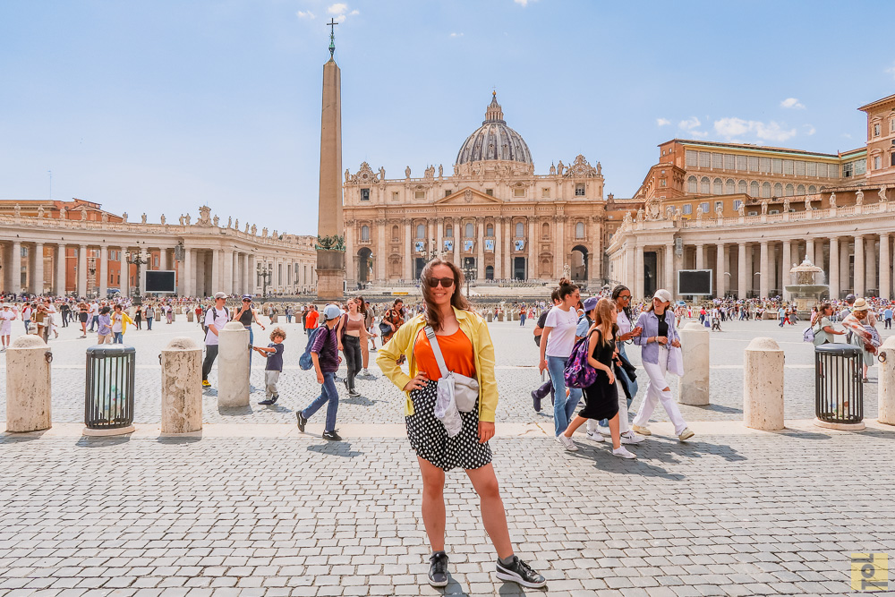 Besuch des Vatikans anziehen sollte Frau