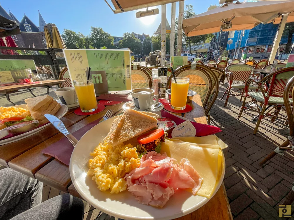 Frühstück nahe des Nieuwmarkt Amsterdam im Lokaal ‘t Loosje
