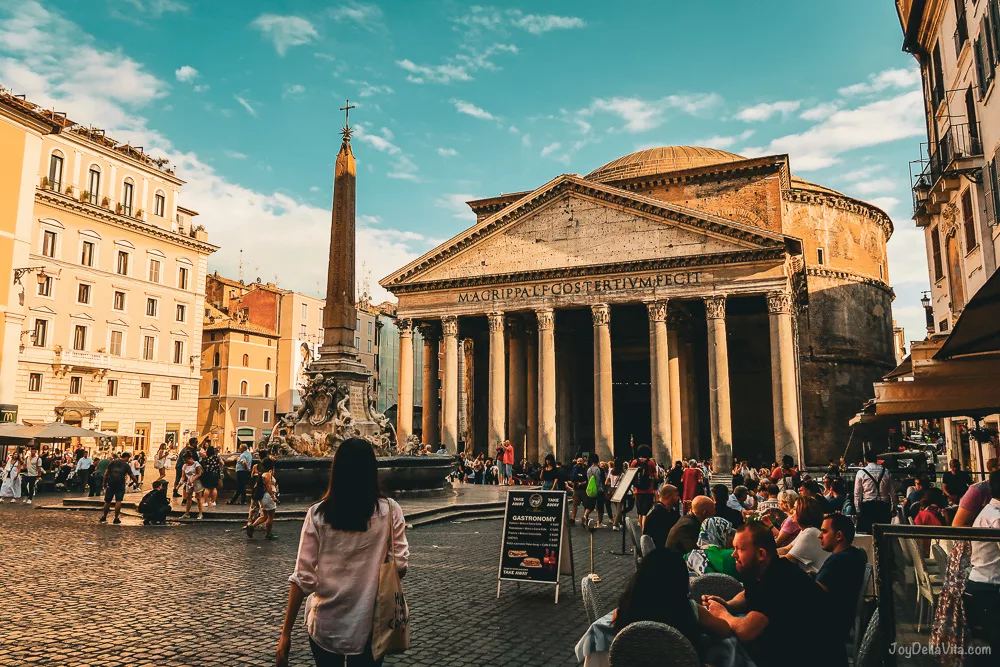 Pantheon Rom im Sommer am späten Nachmittag